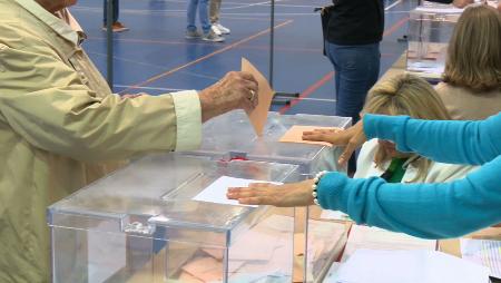 Imagen Elecciones 28M: normalidad en la lluviosa mañana de la jornada electoral