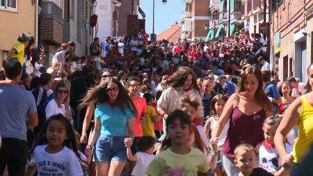 Imagen Miles de niños participan en los encierros infantiles, con una primera...