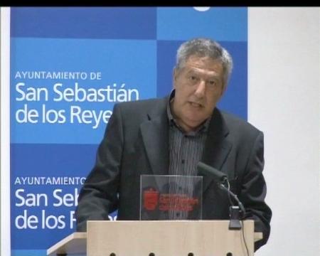 Imagen Francisco Caro recoge el Premio José Hierro