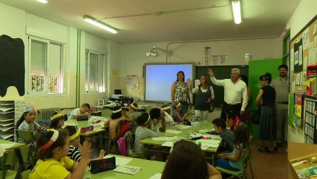 Imagen El alcalde y la concejala de Educación inauguran el curso escolar en el...