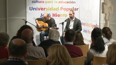 Imagen David Morello presenta la poesía cantada en la Sala Martín Chirino