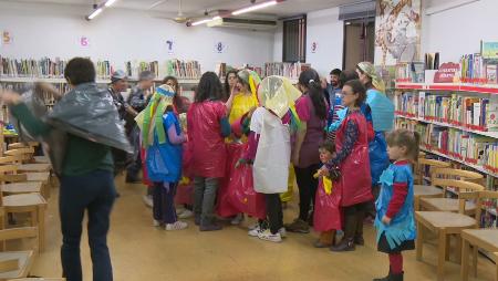 Imagen Taller multicolor de carnaval en la Biblioteca de la Plaza de la Iglesia