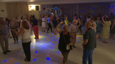 Imagen Los más veteranos disfrutan de estas fiestas con su verbena