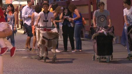 Imagen El encierro del carrito, una curiosa tradición que anima las madrugadas