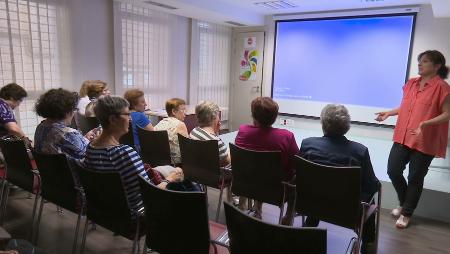 Imagen Decenas de mujeres de Sanse debaten sobre la enfermedad del cáncer en el...