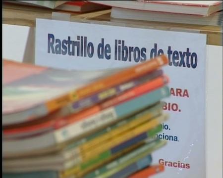 Imagen Intercambio de libros de texto en la Biblioteca Central de Sanse