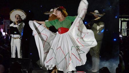 Imagen Ana María “La Pelirroja” y sus mariachis, aforo lleno en la terraza de...