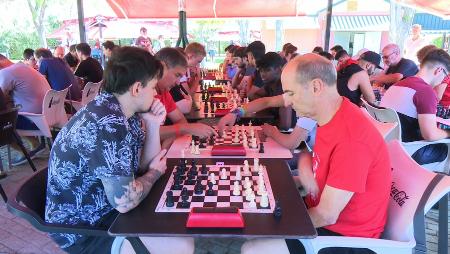 Imagen El torneo de ajedrez cierra las fiestas con un chapuzón en las piscinas