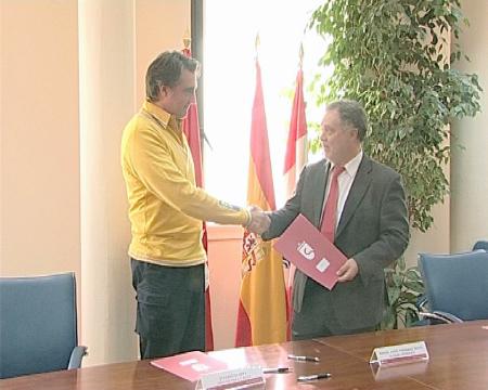 Imagen Convenio de colaboración para el empleo entre el ayuntamiento de Sanse e...