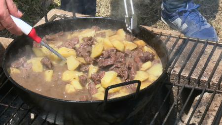 Imagen Sanse prepara su tradicional caldereta para conmemorar el aniversario de...