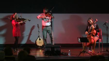 Imagen Una fusión de violín y violonchelo trajo a Sanse la energía de la música...