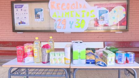 Imagen Recogida solidaria de alimentos en el Instituto Joan Miró