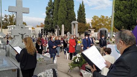 Imagen Misa, música y respeto por Todos Los Santos en Sanse