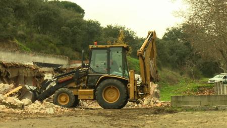 Imagen Se inicia la demolición de las antiguas caballerizas de Fuente del Fresno