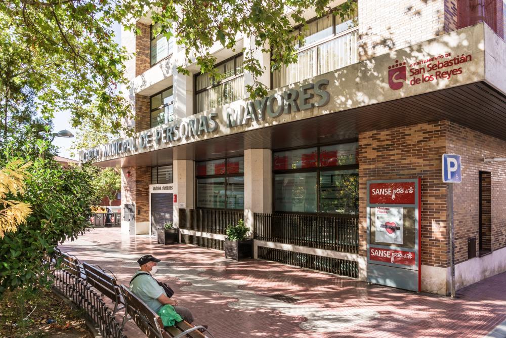 Imagen El Ayuntamiento brinda una mayor comodidad este verano a los usuarios del centro Gloria Fuertes con su apertura los sábados por la tarde