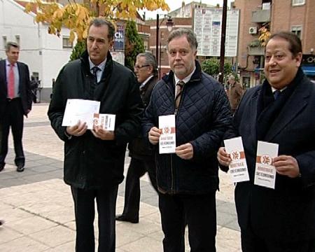 Imagen El consejero de Economía, Enrique Osorio, visita comercios de Sanse...