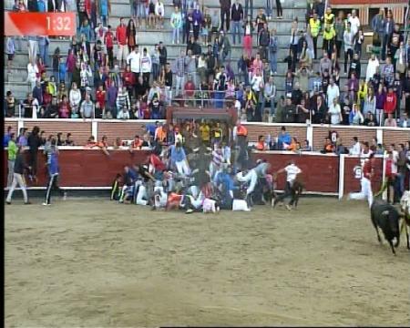 Imagen Tapón en la plaza y suerte en el cuarto encierro de Sanse 2012