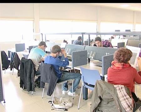 Imagen Prepara tus exámenes en el aula de estudio del Centro Joven