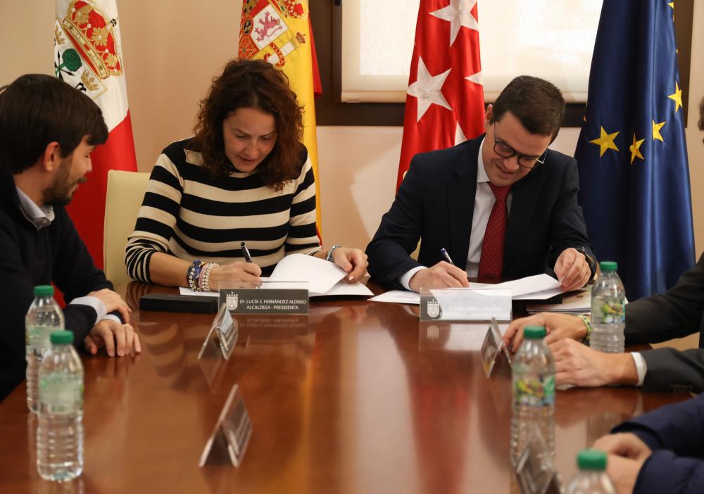 Imagen El Ayuntamiento firma el histórico contrato de limpieza viaria y...