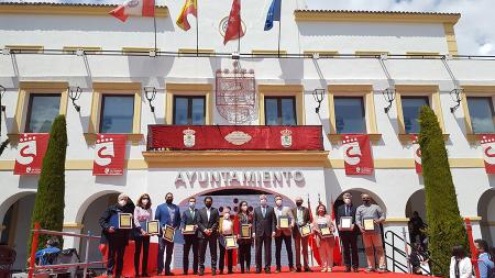 Imagen 2 de Mayo: Homenaje de Sanse a personas e instituciones ilustres en el...