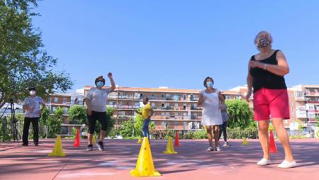 Imagen Baile en línea para las personas mayores en el Punto Activo del Parque...