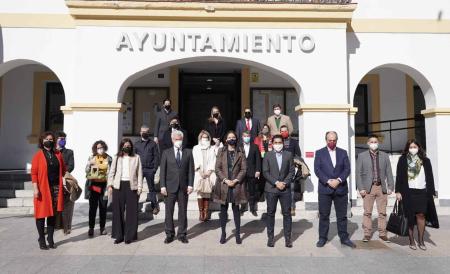 Imagen Encuentro de la ministra de Industria, Reyes Maroto, con los...